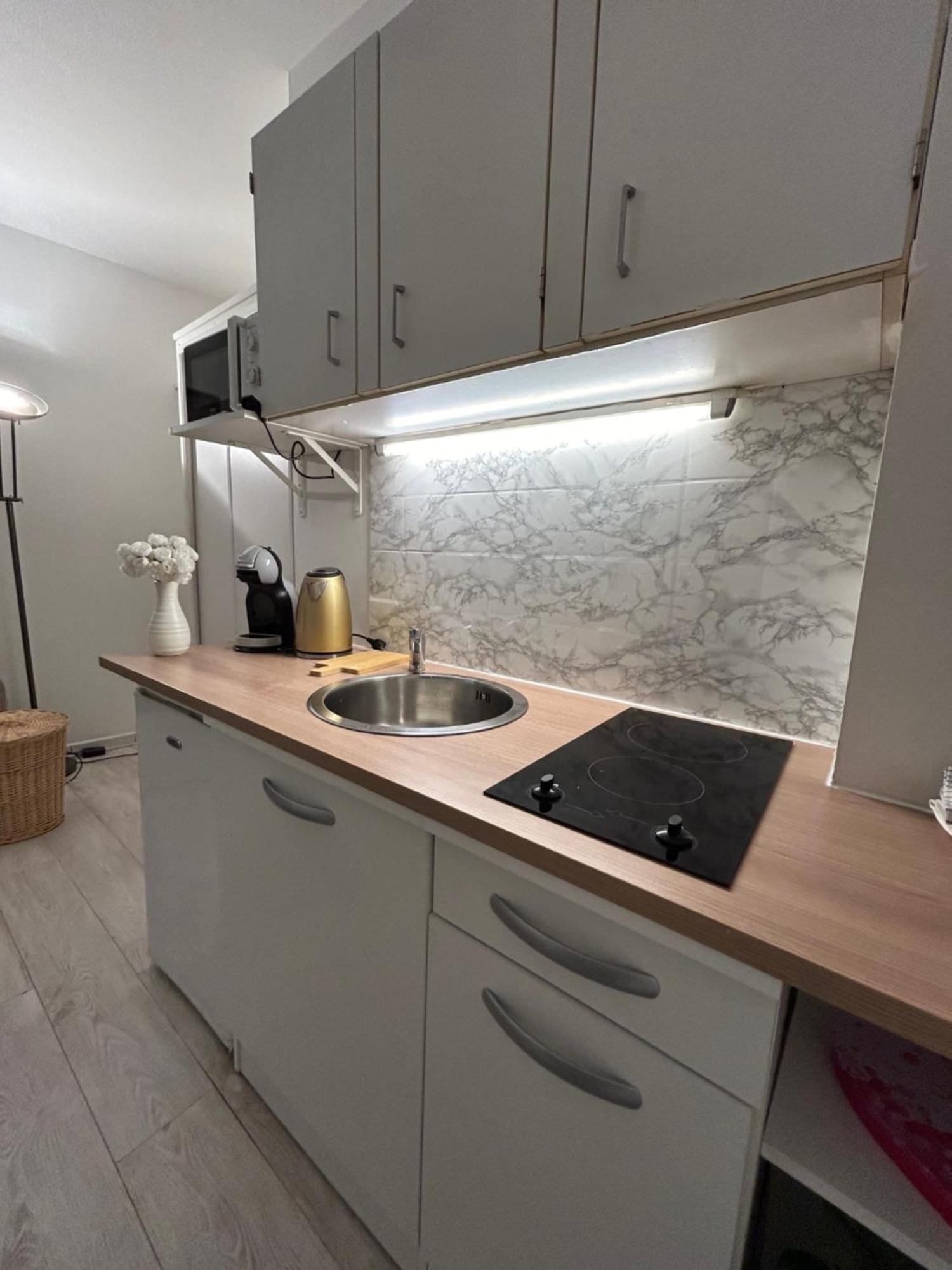 Апартаменты Au Charme Des Carmes - T1 Sur Cour - Metro A & B Тулуза Экстерьер фото